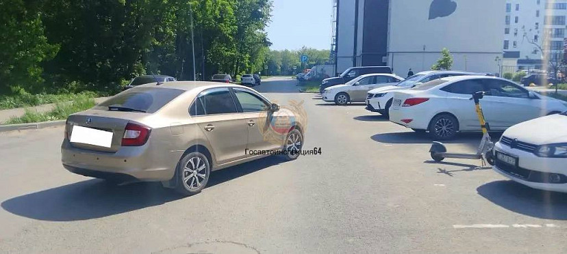 В Саратове травмировалась девушка на электросамокате
