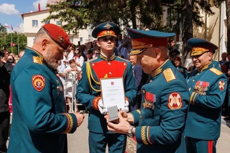 Президент присвоил саратовскому Герою России звание генерал-лейтенанта