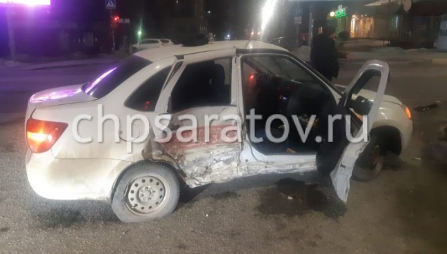 На Чапаева в ДТП травмировался таксист
