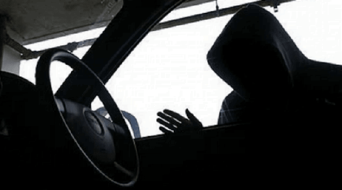 Безработный обворовал автостоянку рядом с аэропортом