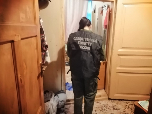 Родственники нашли 58-летнего саратовца мертвым в квартире