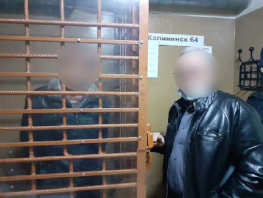 Отчим в машине принудил 11-летнюю падчерицу к сексу