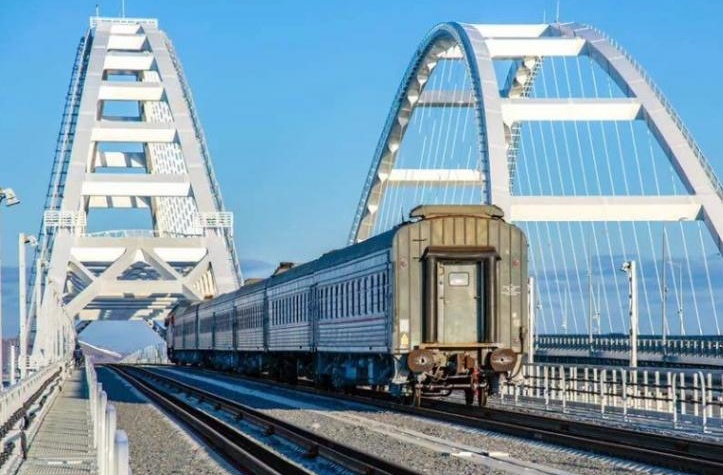 Через Саратовскую область будет курсировать прямой поезд в Крым