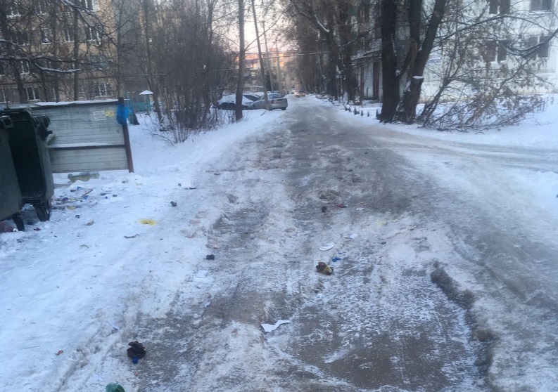 Жителям предложили не хвастаться разбитой дорогой во льду