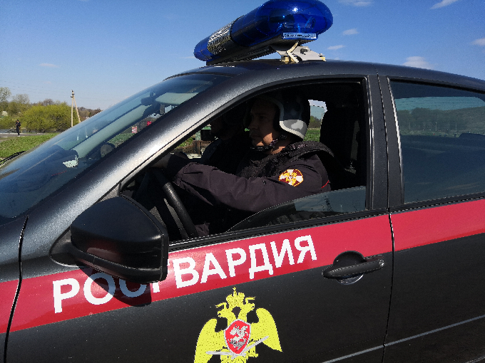 Похититель электрокабеля пробил бетонный забор предприятия