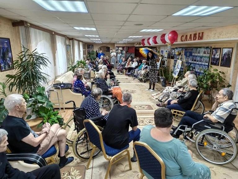 В Энгельсе с теплотой и заботой отметили День долгожителей