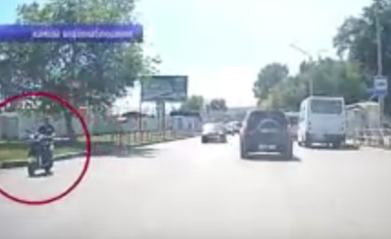 Во время погони угонщик потерял ботинок и разбил скутер 