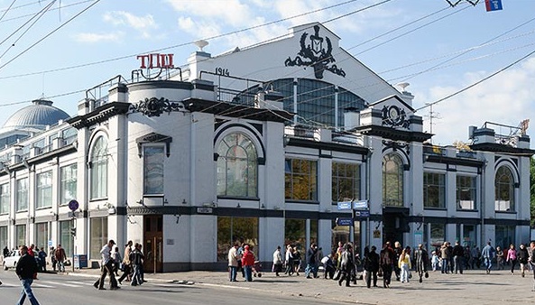 Жителей Саратова оштрафовали за походы в бар и Крытый рынок без масок