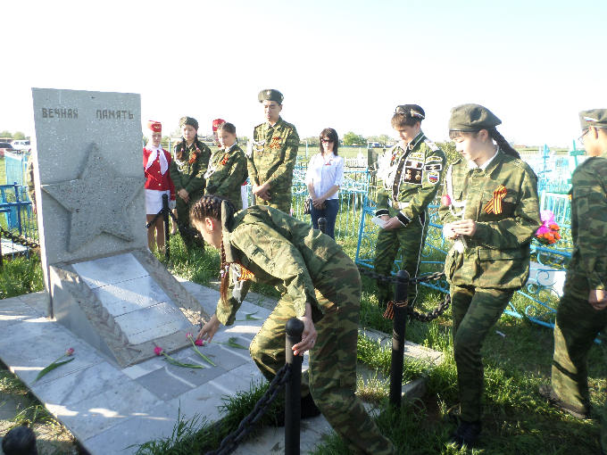 Жители Саратовской области поддержали акцию «Горсть памяти»
