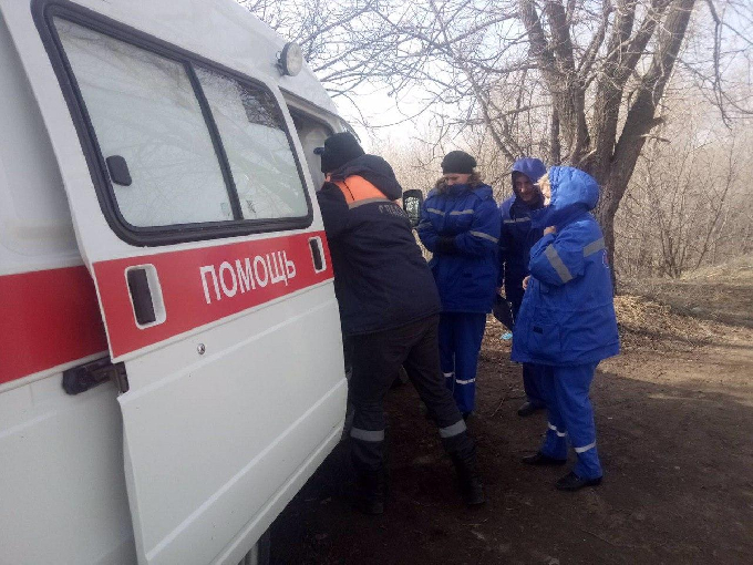 Пьяному мужчине потребовалась помощь врачей после прогулки по Волге