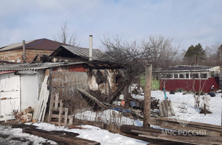 Хозяин дома обгорел при тушении бани под Саратовом