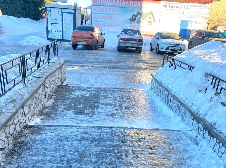 Жители назвали тротуары города «сплошным катком»