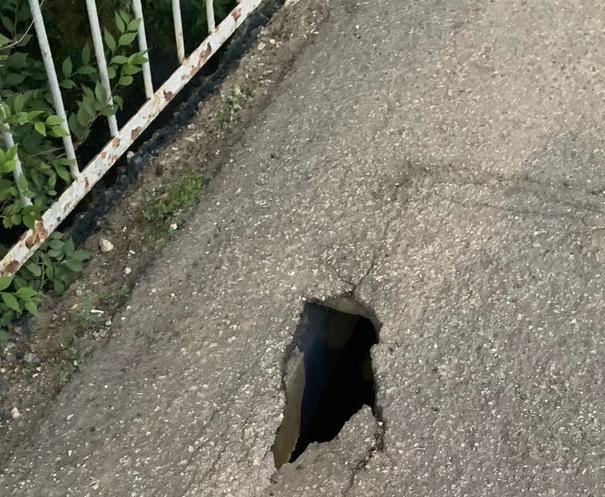 На мосту в Саратове появились новые провалы