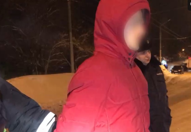 В Саратове неадекватный водитель «Лады» попался с наркотиками 