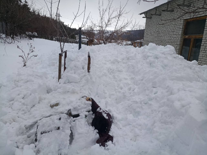 Женщина погибла под сошедшим с гаража снегом 