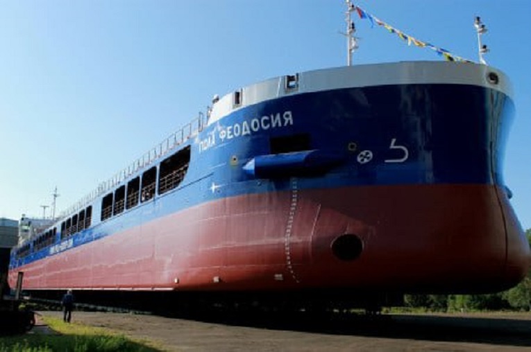 В Саратовской области сухогруз с пшеницей сел на мель