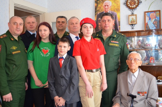 Президент поздравил 100-летнего героя из Саратовской области
