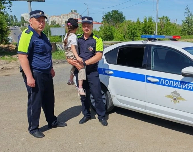 В Саратове 5-летняя девочка во время прогулки сбежала из детсада домой