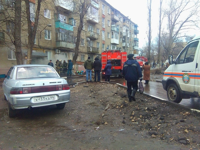 В подвалах 2 саратовских домов произошел пожар