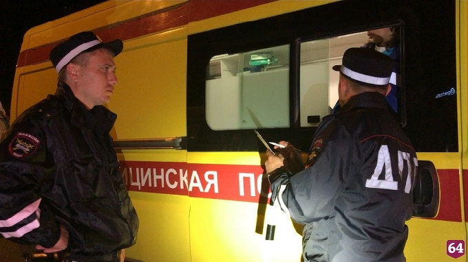 В Саратове автомобиль «скорой помощи» забросали камнями 