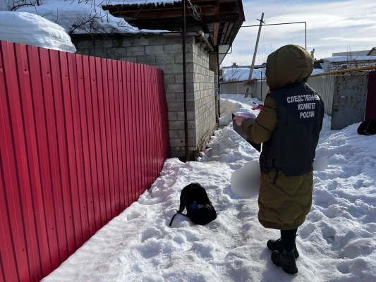 В частном секторе найден труп неизвестного мужчины