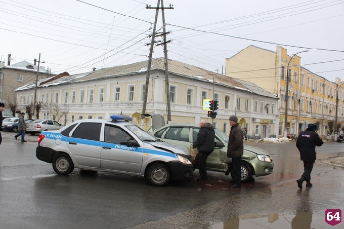 Автомобиль Росгвардии врезался в «Гранту»