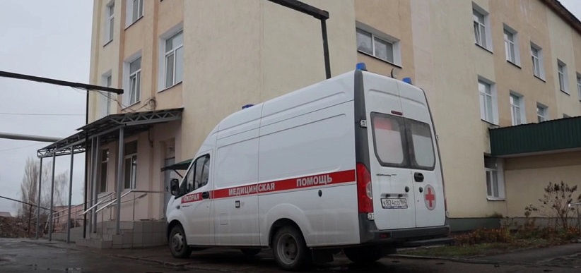 Саратовец пошутил во время застолья и получил удар ножом в живот