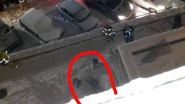 Под Саратовом женщина упала с 9-го этажа и погибла