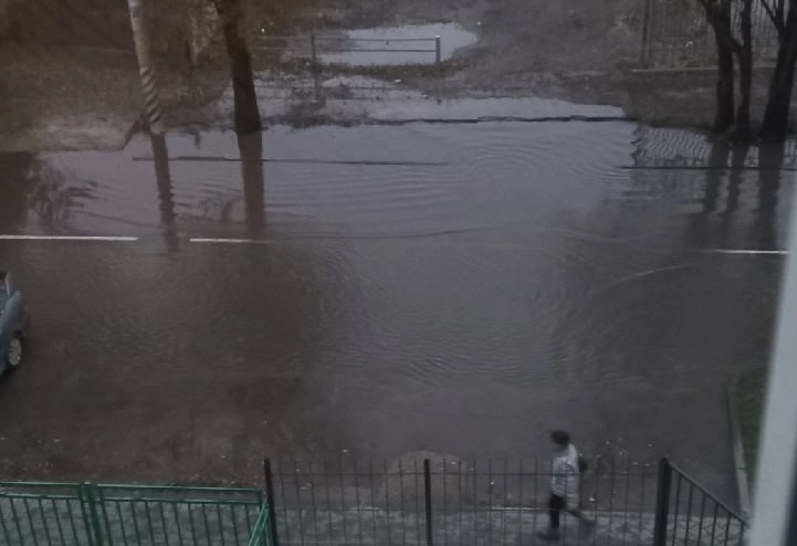 Жителей Энгельса возмутило «море» возле дома