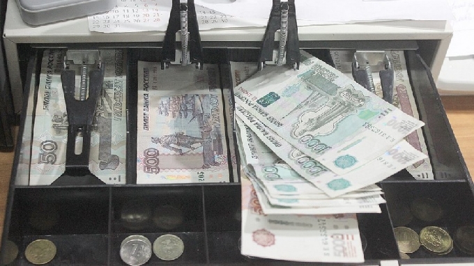Саратовец похитил выручку из кассы магазина 