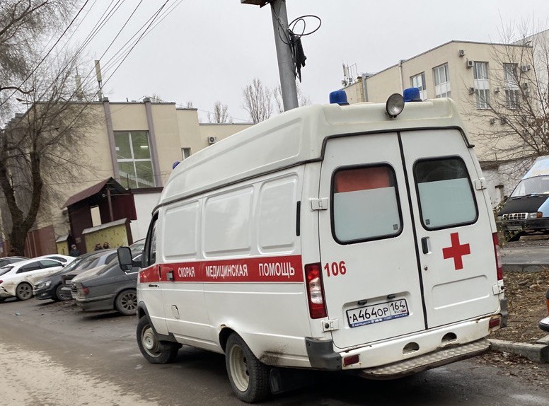 В Саратове отец переломал пальцы 17-летнему сыну