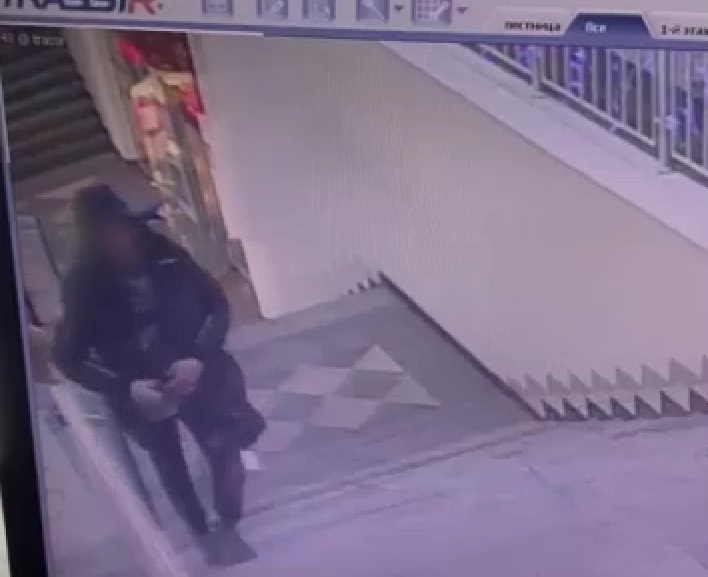 Саратовец украл в Сенном рынке шубу и попал на камеру
