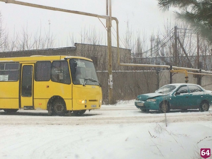 На Зерновой иномарка протаранила автобус с пассажирами