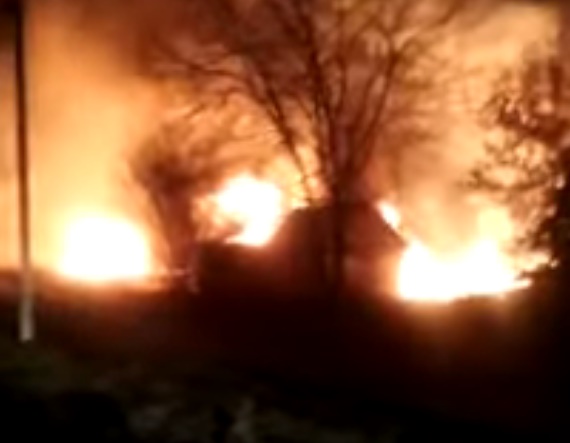 Огонь уничтожил в Саратовской области 3 частных дома