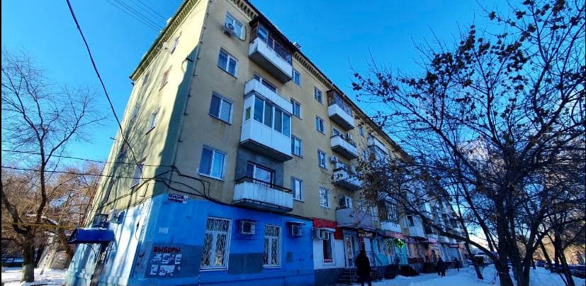 В Саратове женщина пострадала при сходе снега с крыши