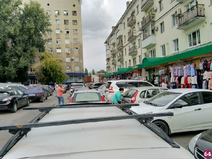 Саратовский губернатор назвал вакханалией стоянку у вокзала  