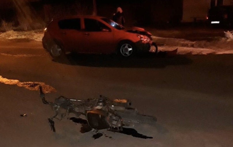 Сотрудник УФСИН на иномарке насмерть сбил молодого мужчину на мопеде 