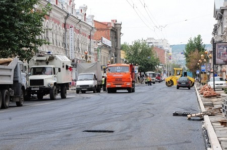 Сэкономленные на торгах деньги направят на ремонт тротуаров в Саратове