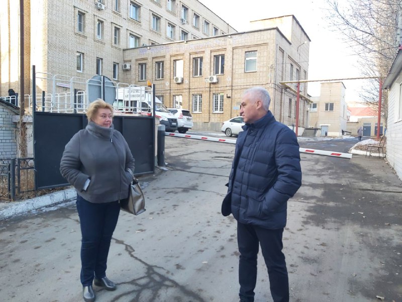 Саратовский депутат стал водителем врача ковидного госпиталя