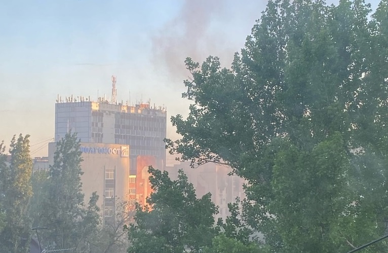 На пожаре в саратовской высотке пострадал подросток 