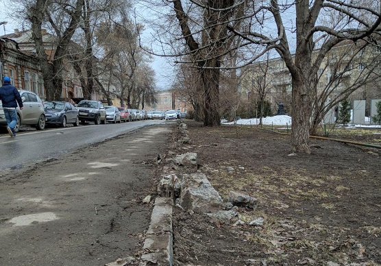 Демонтированную ограду сквера Первой учительницы вернут на место