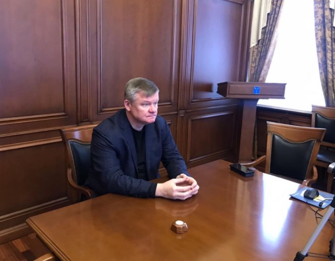 Глава Саратова сравнил районных чиновников с дворниками без метлы