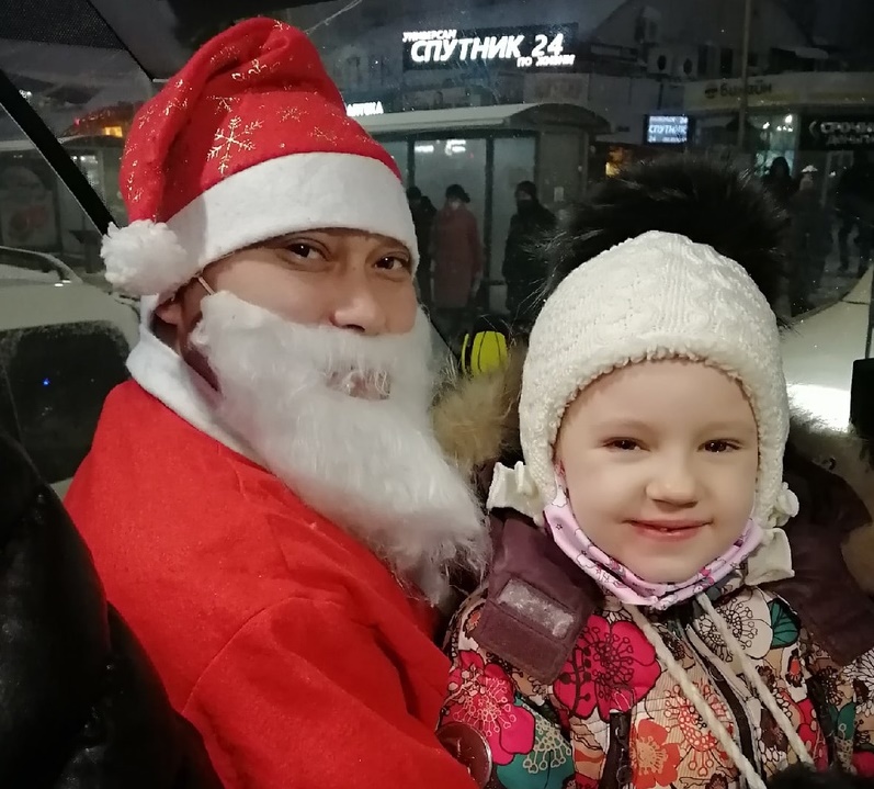 Жители благодарят Деда Мороза из саратовского автобуса