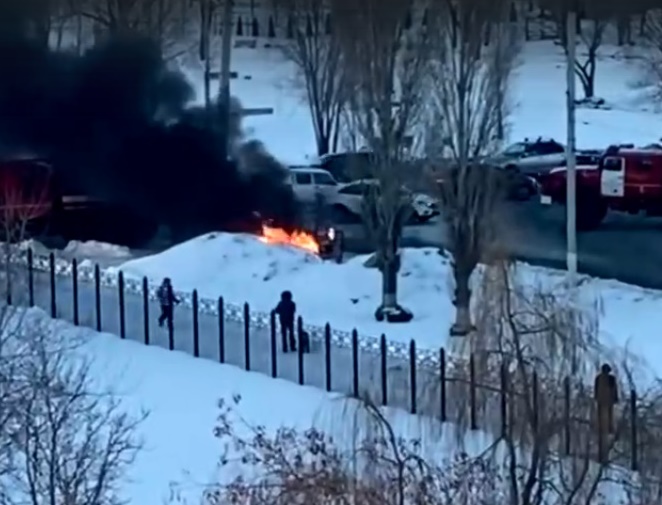 Рядом с городским парком сгорел автомобиль