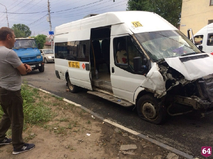 В Саратове после ДТП с маршруткой в больницах остаются 5 человек