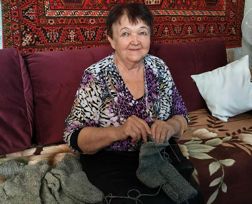 Жительница Саратовской области связала для бойцов СВО 755 пар шерстяных носков