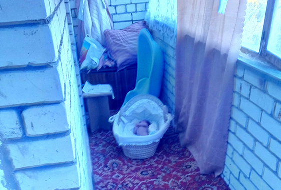 Женщина из мести к мужу оставила 3-месячную девочку раздетой на морозе