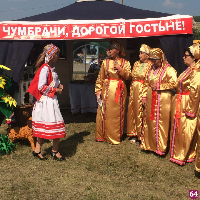 В Шняеве гостям фестиваля демонстрировали национальный колорит