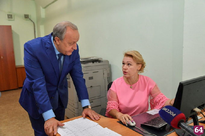Радаев потребовал не искать оправданий при перебоях с поставками льготных лекарств