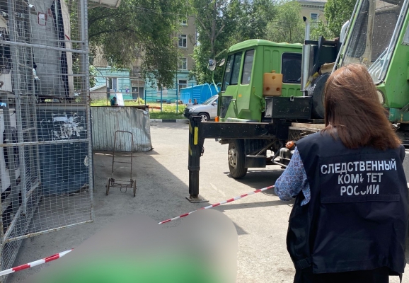 В Саратове после гибели упавшего с высоты рабочего возбуждено дело